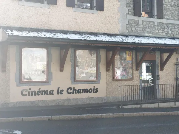 Devanture du cinéma le Chamois à Châtel