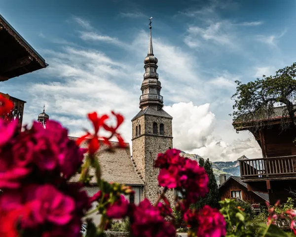 Eglise et fleurs