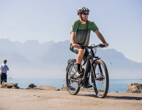 vélo en bord de lac