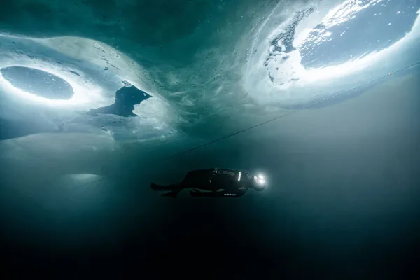 Apnée sous glace