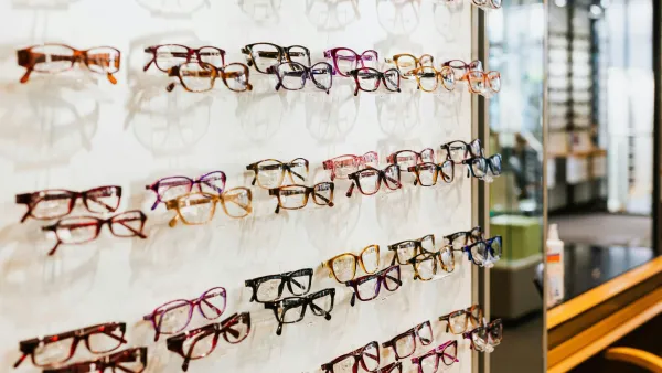 lunettes sur présentoir