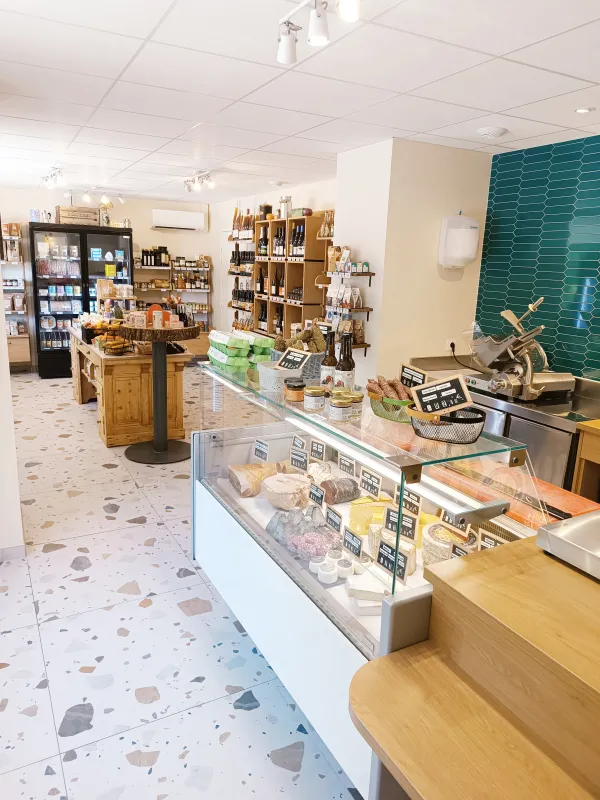 Intérieur de l'épicerie