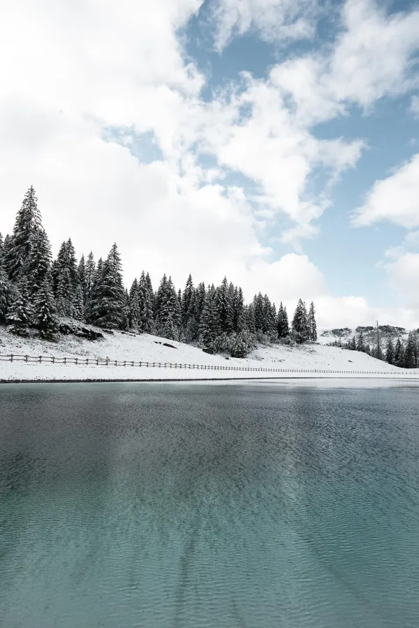 Le lac des Queysets en hiver