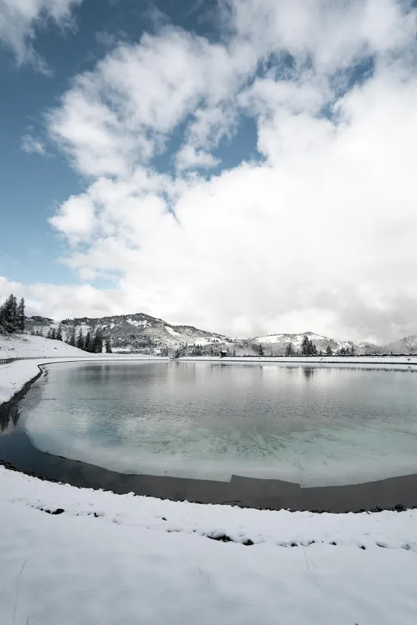 Le lac des Queysets en hiver