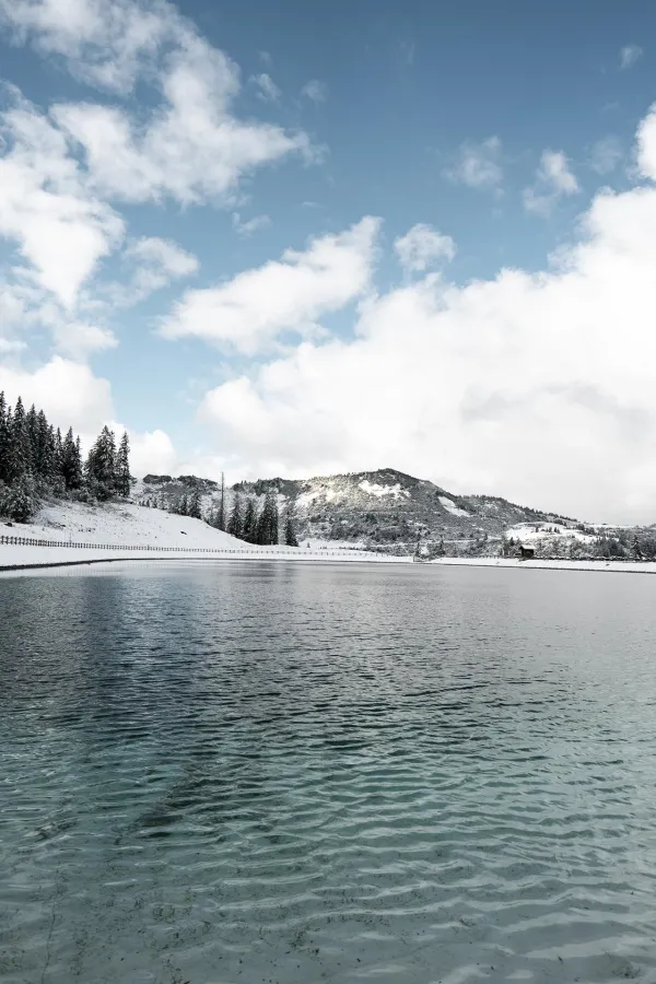 Le lac des Queysets en hiver