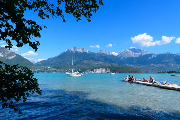 L'Aurore du Lac ***