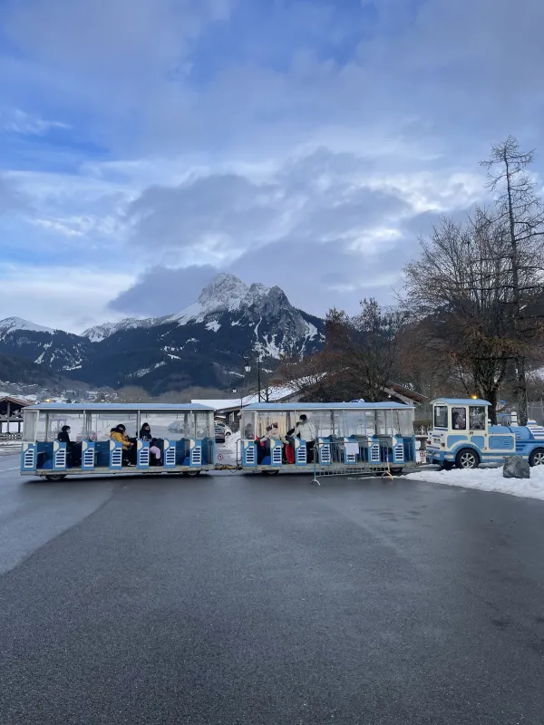 le petit train place du champ de foire