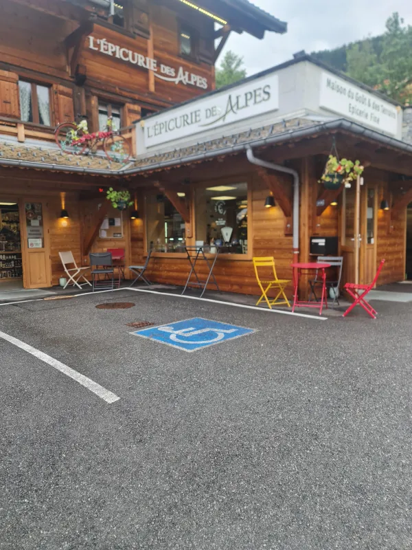 Terrasse de l'Epicurie des Alpes_Châtel