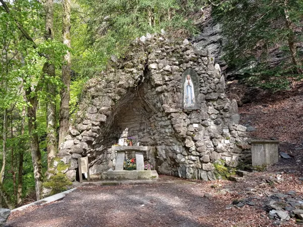 Vue sur la Grotte