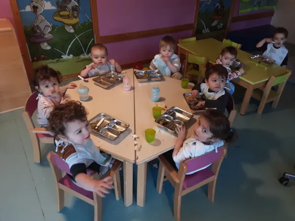 Repas à la garderie de Châtel