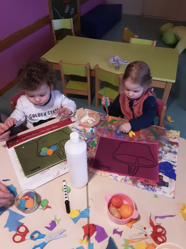 Atelier peinture à la garderie de Châtel