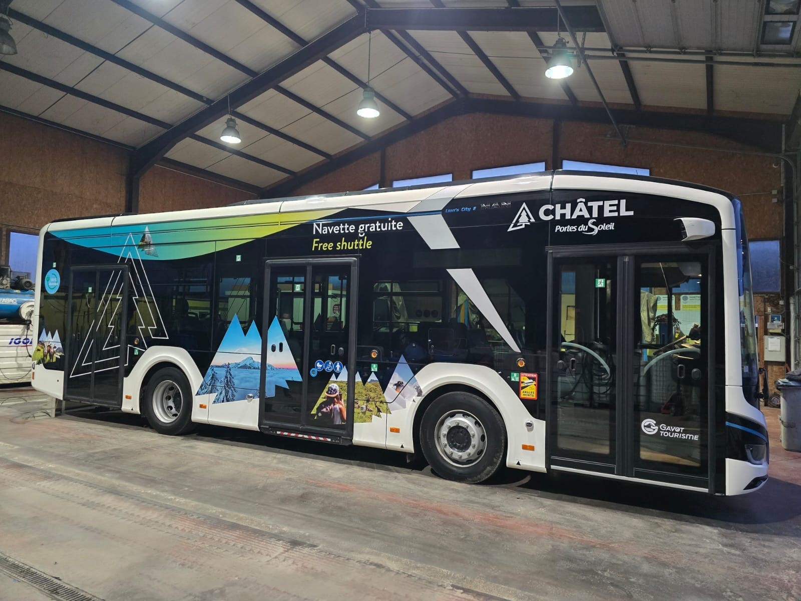 Navette dans hangar