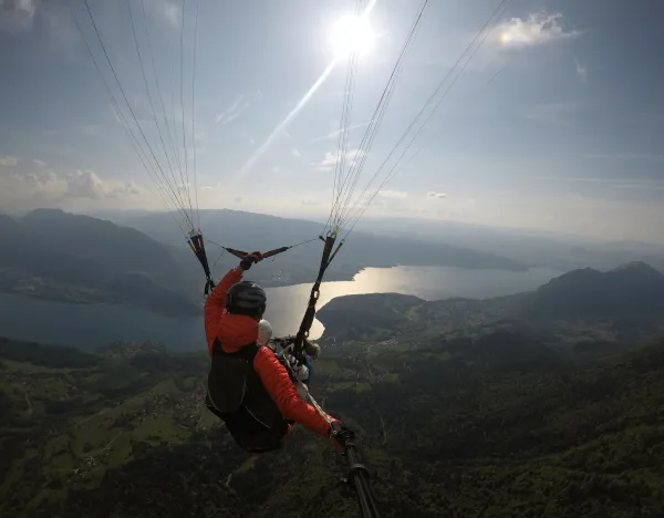 Vol dessus du lac Annecy